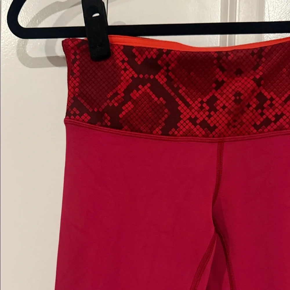 Lightly worn Vibrant lululemon Leggings with Snakeskin Accent size 4